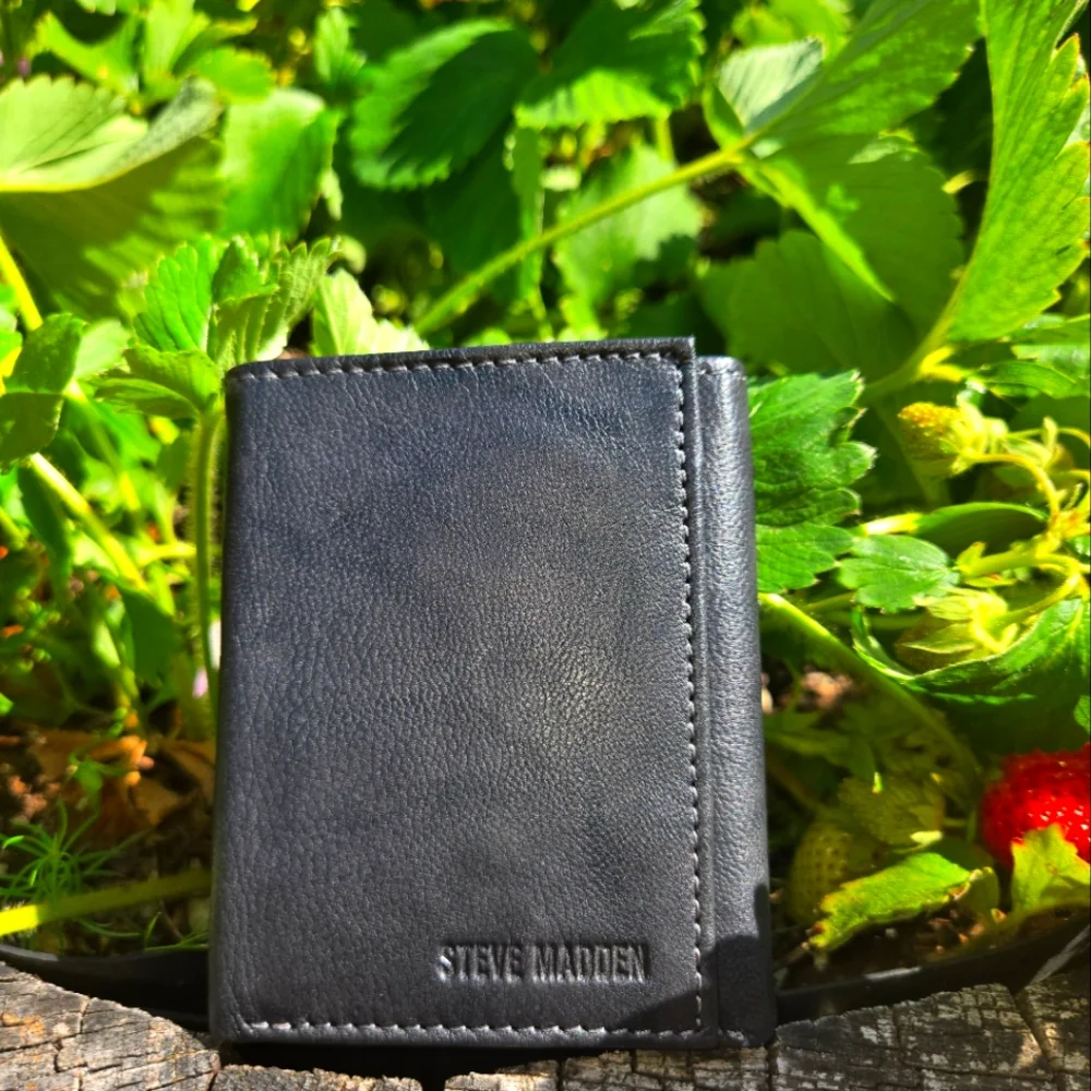 Steve Madden Mens Black Leather Wallet NWOT - Picture 1 of 2